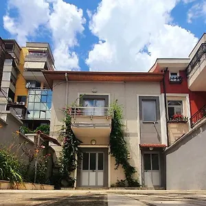 Apartment A Cheerful With Free Parking Space, Tirana